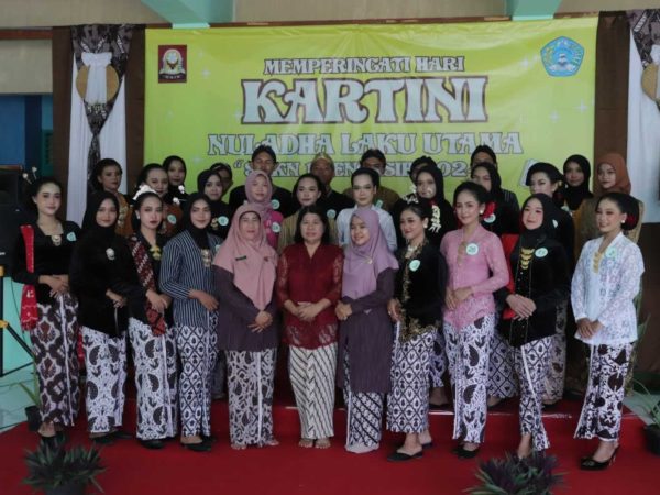 Peringatan Hari Kartini di SMKN 1 Pengasih Nuladha Laku Utama